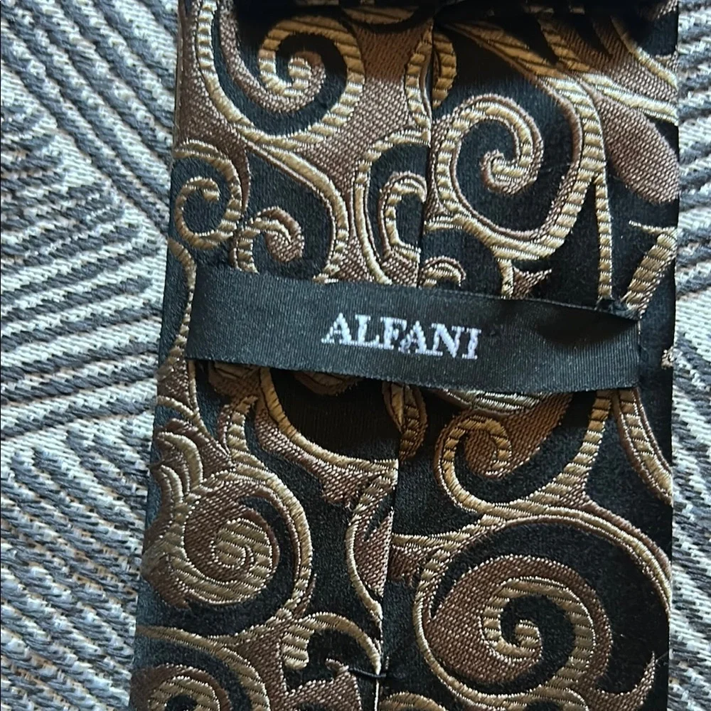 ALFANI Elegant Black and Silver Patterned Tie